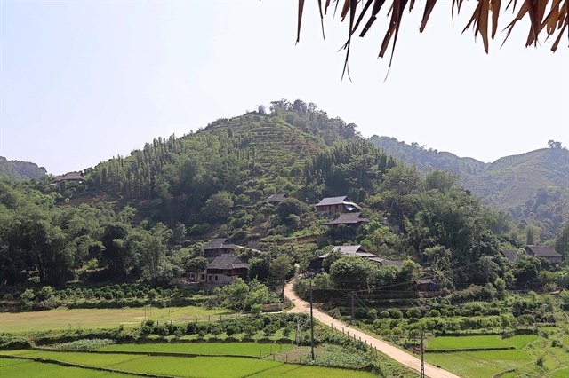 Tân Lạc District develops sustainable tourism
